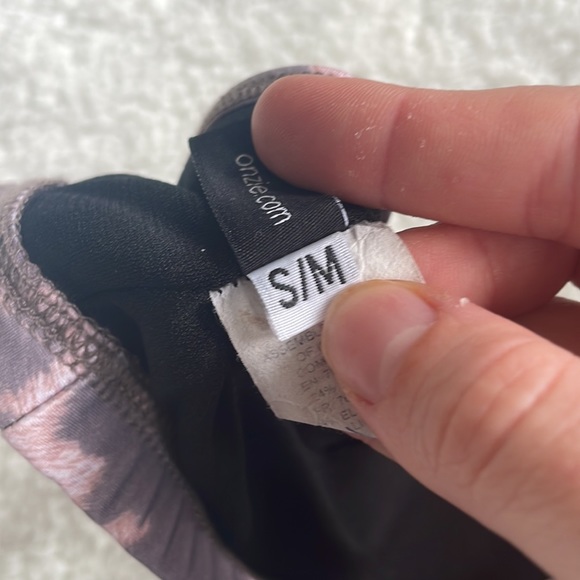 Onzie Low Impact Sports Bra Leopard Print Criss Cross Back No Padding Size S/M - Picture 4 of 4